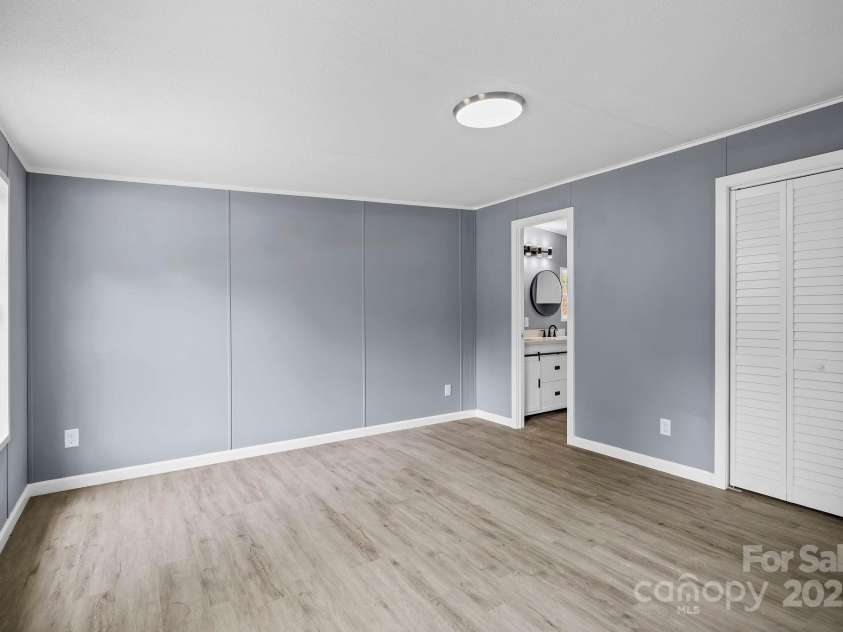 518 Primrose Drive, Asheville, NC 28806.  MLS# CAR4271696, YatesRealty ID 20141. 