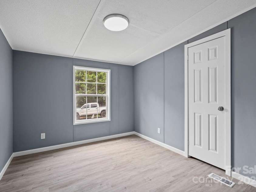 518 Primrose Drive, Asheville, NC 28806.  MLS# CAR4271696, YatesRealty ID 20141. 