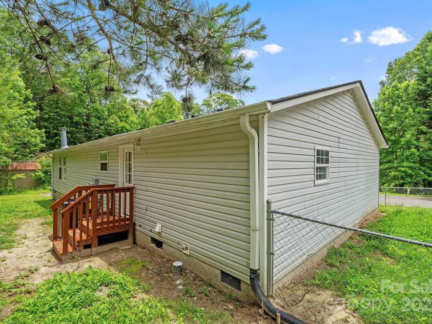 518 Primrose Drive, Asheville, NC 28806.  MLS# CAR4271696, YatesRealty ID 20141. 