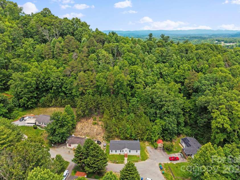 518 Primrose Drive, Asheville, NC 28806.  MLS# CAR4271696, YatesRealty ID 20141. 