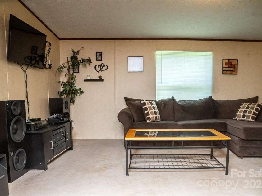 2418 6th Avenue, Hickory, NC 28602.  MLS# CAR4272141, YatesRealty ID 20142. 