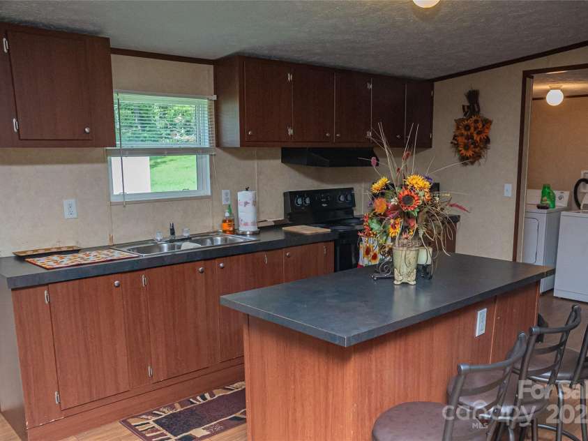 2418 6th Avenue, Hickory, NC 28602.  MLS# CAR4272141, YatesRealty ID 20142. 