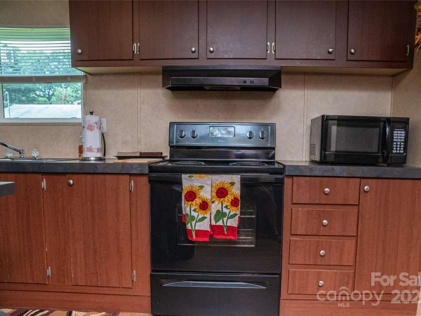 2418 6th Avenue, Hickory, NC 28602.  MLS# CAR4272141, YatesRealty ID 20142. 