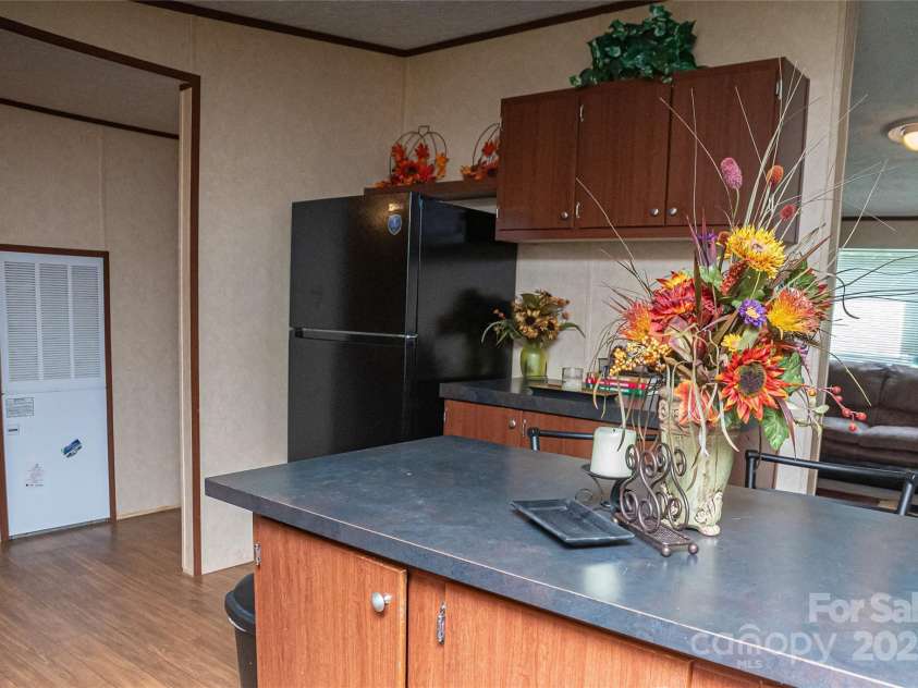 2418 6th Avenue, Hickory, NC 28602.  MLS# CAR4272141, YatesRealty ID 20142. 