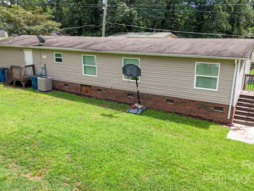 2418 6th Avenue, Hickory, NC 28602.  MLS# CAR4272141, YatesRealty ID 20142. 