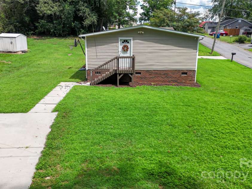 2418 6th Avenue, Hickory, NC 28602.  MLS# CAR4272141, YatesRealty ID 20142. 