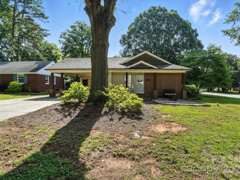 5229 Milford Road, Charlotte, NC 28210.  MLS# CAR4271289, YatesRealty ID 20144. 