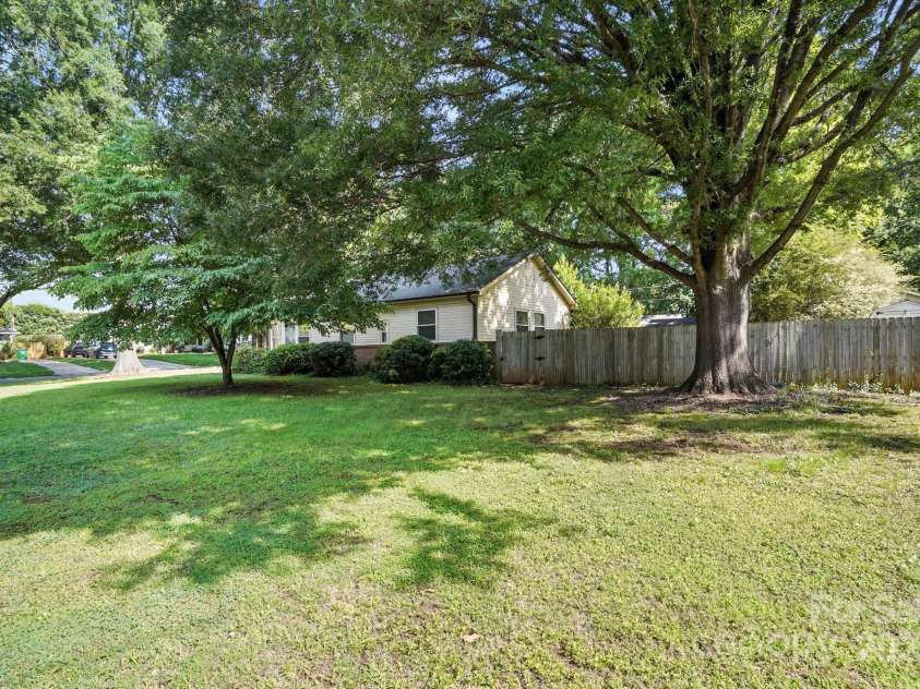 5229 Milford Road, Charlotte, NC 28210.  MLS# CAR4271289, YatesRealty ID 20144. 