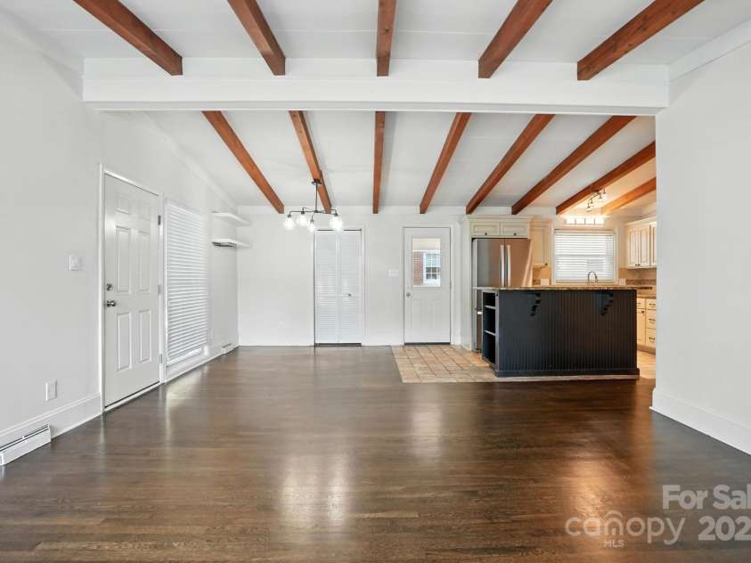 5229 Milford Road, Charlotte, NC 28210.  MLS# CAR4271289, YatesRealty ID 20144. 
