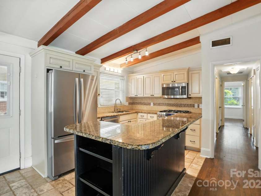 5229 Milford Road, Charlotte, NC 28210.  MLS# CAR4271289, YatesRealty ID 20144. 