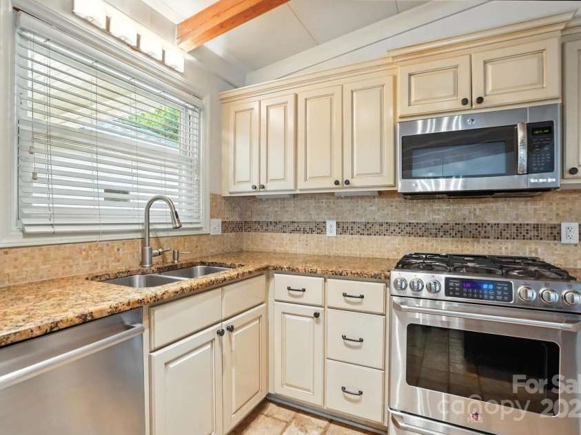 5229 Milford Road, Charlotte, NC 28210.  MLS# CAR4271289, YatesRealty ID 20144. 