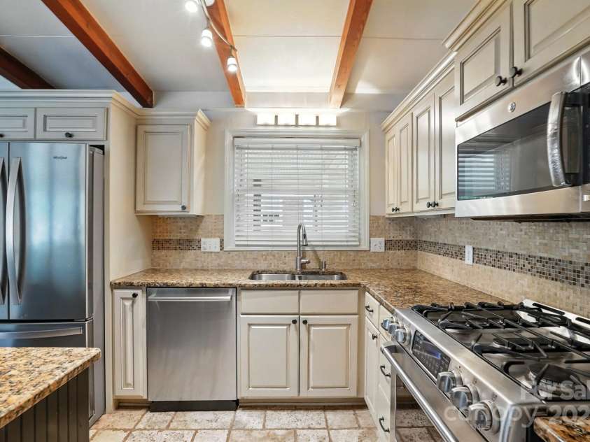 5229 Milford Road, Charlotte, NC 28210.  MLS# CAR4271289, YatesRealty ID 20144. 
