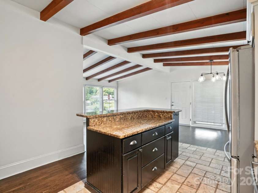 5229 Milford Road, Charlotte, NC 28210.  MLS# CAR4271289, YatesRealty ID 20144. 