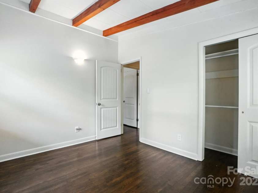 5229 Milford Road, Charlotte, NC 28210.  MLS# CAR4271289, YatesRealty ID 20144. 