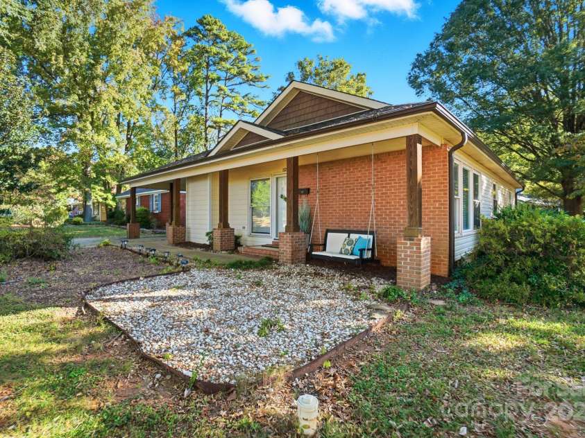 5229 Milford Road, Charlotte, NC 28210.  MLS# CAR4271289, YatesRealty ID 20144. 