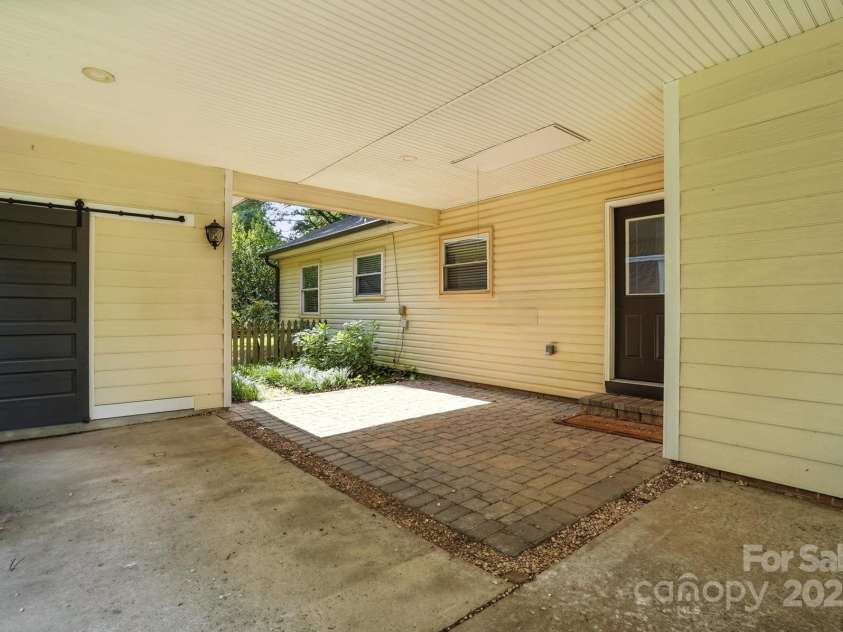 5229 Milford Road, Charlotte, NC 28210.  MLS# CAR4271289, YatesRealty ID 20144. 