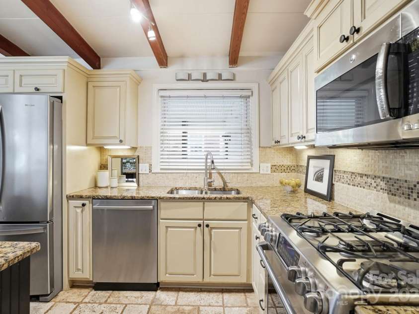 5229 Milford Road, Charlotte, NC 28210.  MLS# CAR4271289, YatesRealty ID 20144. 