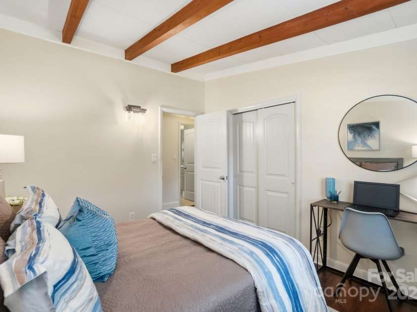 5229 Milford Road, Charlotte, NC 28210.  MLS# CAR4271289, YatesRealty ID 20144. 