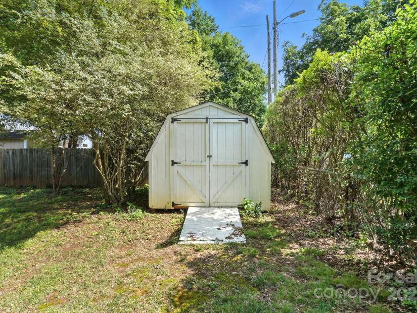 5229 Milford Road, Charlotte, NC 28210.  MLS# CAR4271289, YatesRealty ID 20144. 