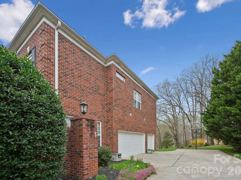 9018 Kensington Forest Drive, Harrisburg, NC 28075.  MLS# CAR4360235, YatesRealty ID 20144. 