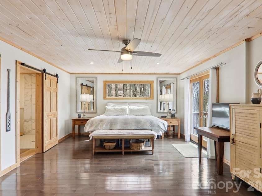 2665 El Miner Drive, Mars Hill, NC 28754.  MLS# CAR4374532, YatesRealty ID 20145. Bright and light primary suite on the main level.