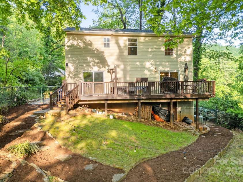 48 Mountain Site Lane, Asheville, NC 28803.  MLS# CAR4245175, YatesRealty ID 20145. 