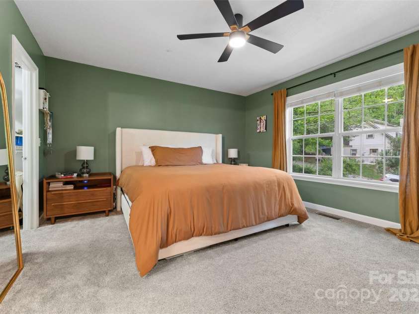 48 Mountain Site Lane, Asheville, NC 28803.  MLS# CAR4245175, YatesRealty ID 20145. 