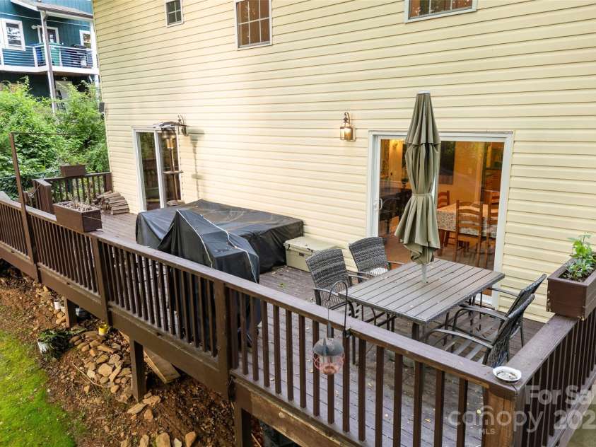 48 Mountain Site Lane, Asheville, NC 28803.  MLS# CAR4245175, YatesRealty ID 20145. 