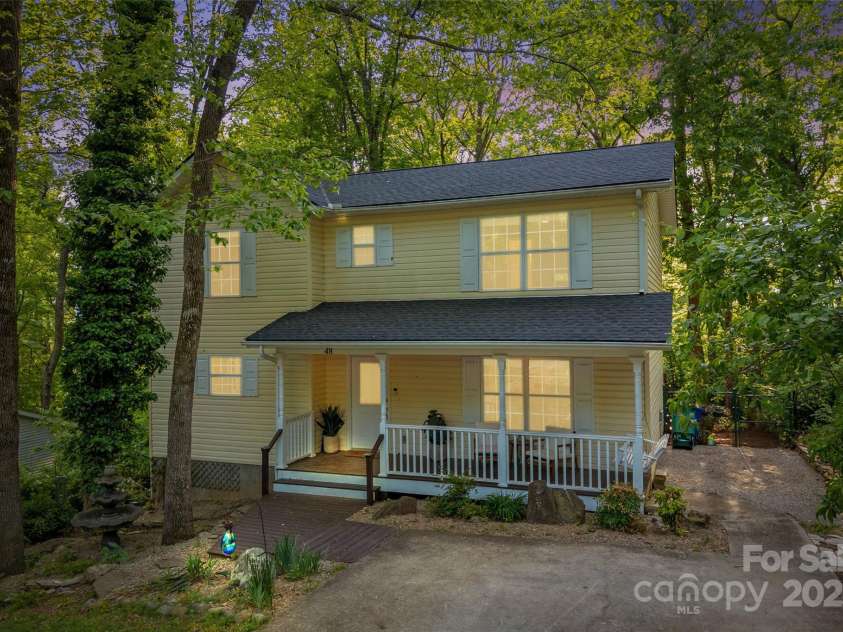 48 Mountain Site Lane, Asheville, NC 28803.  MLS# CAR4245175, YatesRealty ID 20145. 