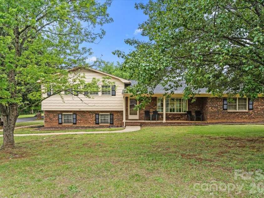 1527 Rhyne Street, Shelby, NC 28152.  MLS# CAR4376794, YatesRealty ID 20146. 