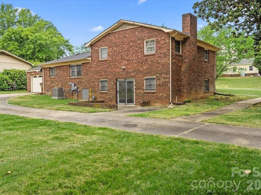 1527 Rhyne Street, Shelby, NC 28152.  MLS# CAR4376794, YatesRealty ID 20146. 