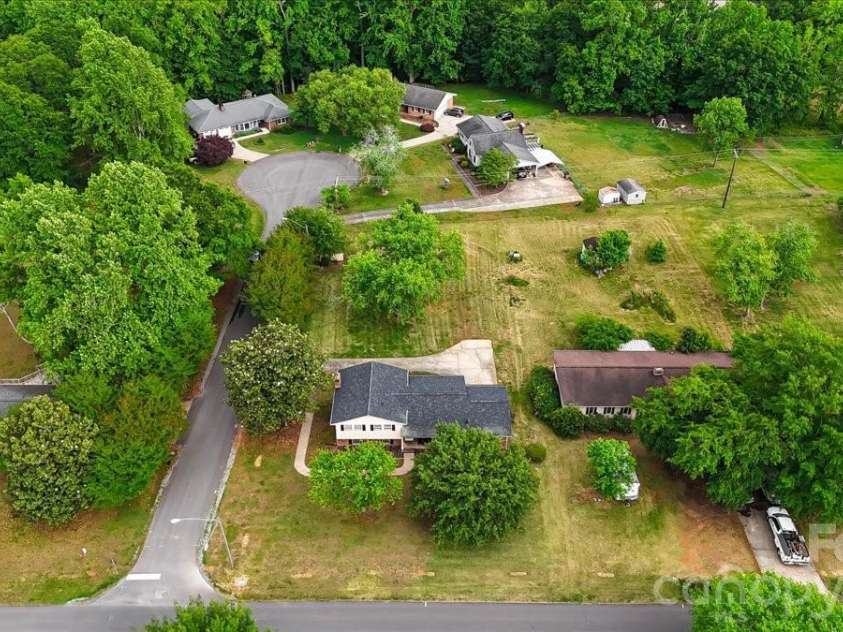 1527 Rhyne Street, Shelby, NC 28152.  MLS# CAR4376794, YatesRealty ID 20146. 