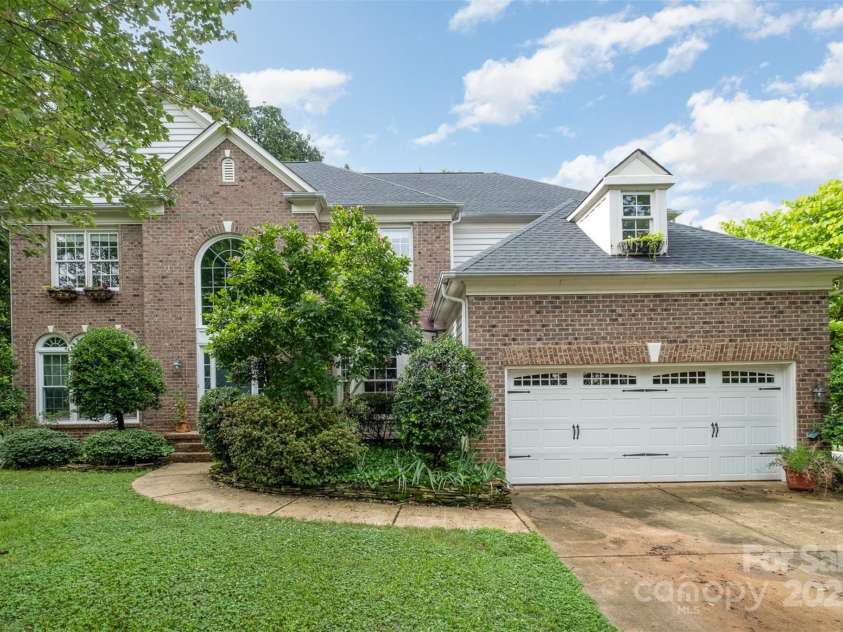8219 Beardsley Drive, Charlotte, NC 28269.  MLS# CAR4267030, YatesRealty ID 20146. 