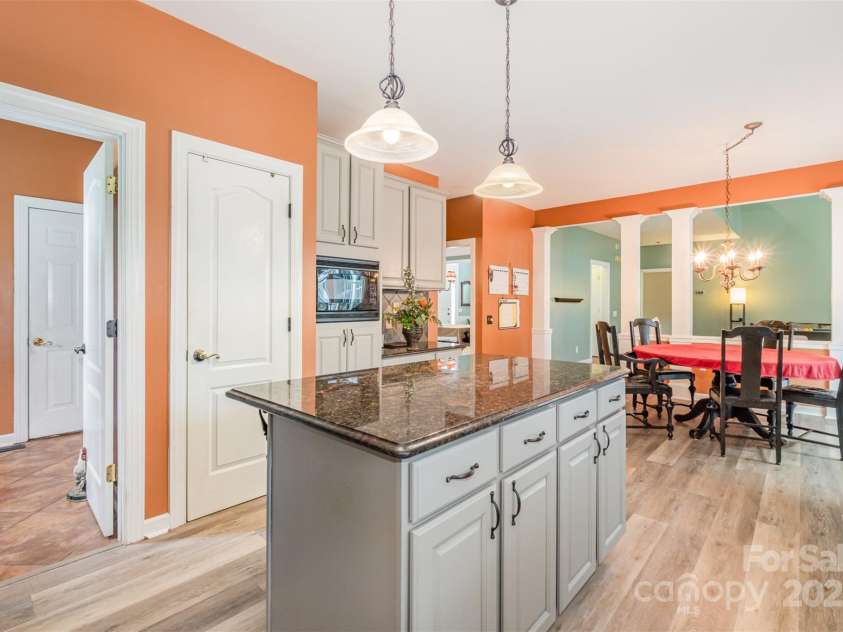 8219 Beardsley Drive, Charlotte, NC 28269.  MLS# CAR4267030, YatesRealty ID 20146. 