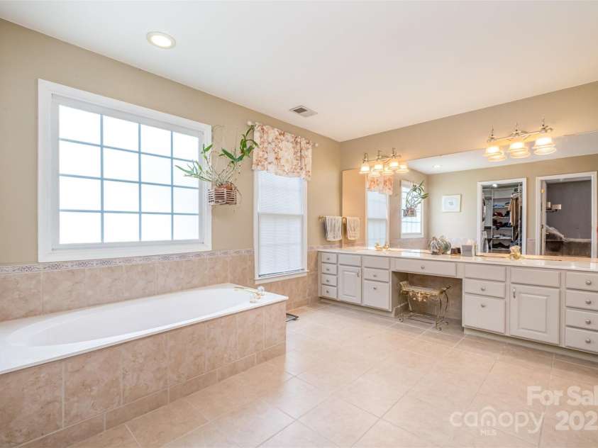 8219 Beardsley Drive, Charlotte, NC 28269.  MLS# CAR4267030, YatesRealty ID 20146. 