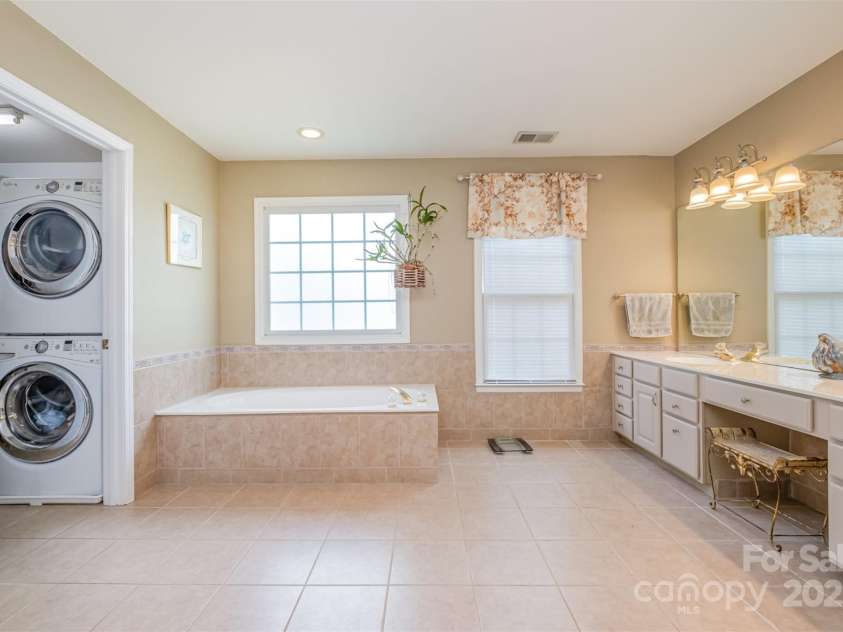 8219 Beardsley Drive, Charlotte, NC 28269.  MLS# CAR4267030, YatesRealty ID 20146. 