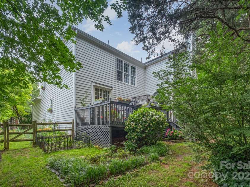8219 Beardsley Drive, Charlotte, NC 28269.  MLS# CAR4267030, YatesRealty ID 20146. 