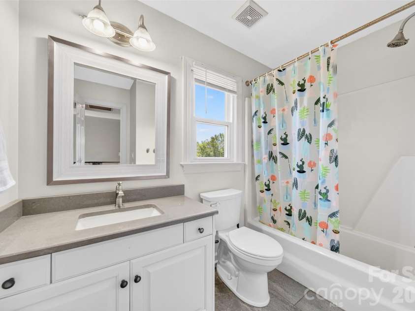 12514 Willow Grove Way, Huntersville, NC 28078.  MLS# CAR4378433, YatesRealty ID 20147. Hall bath 