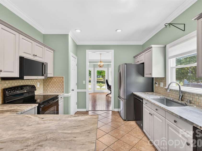 12514 Willow Grove Way, Huntersville, NC 28078.  MLS# CAR4378433, YatesRealty ID 20147. Kitchen