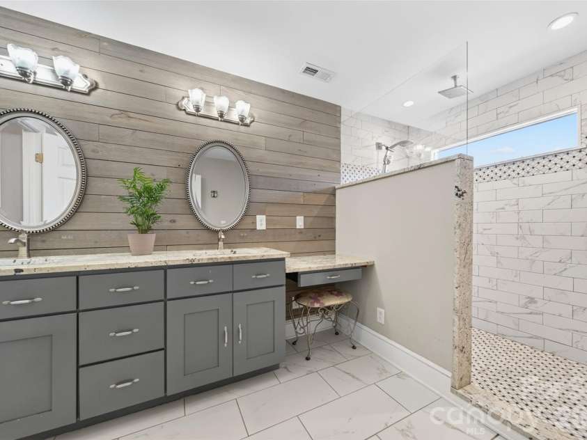 12514 Willow Grove Way, Huntersville, NC 28078.  MLS# CAR4378433, YatesRealty ID 20147. Primary bath