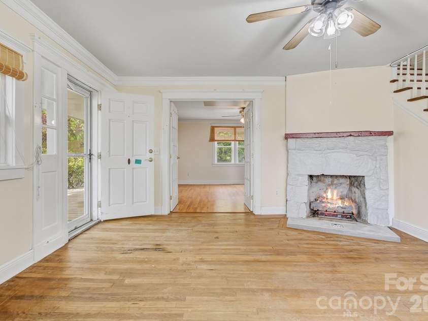 479 St Pauls Road, Hendersonville, NC 28792.  MLS# CAR4378767, YatesRealty ID 20149. 