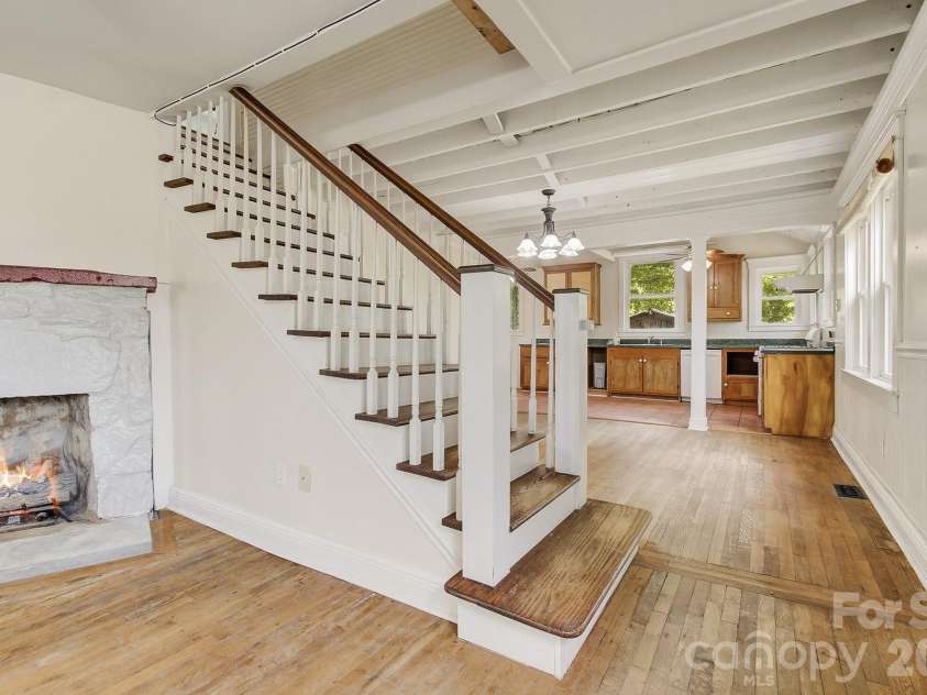 479 St Pauls Road, Hendersonville, NC 28792.  MLS# CAR4378767, YatesRealty ID 20149. 