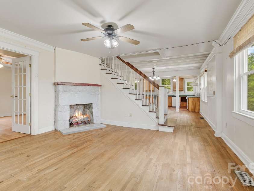 479 St Pauls Road, Hendersonville, NC 28792.  MLS# CAR4378767, YatesRealty ID 20149. 