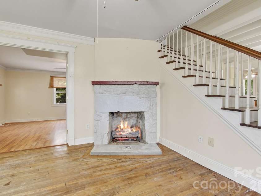 479 St Pauls Road, Hendersonville, NC 28792.  MLS# CAR4378767, YatesRealty ID 20149. 