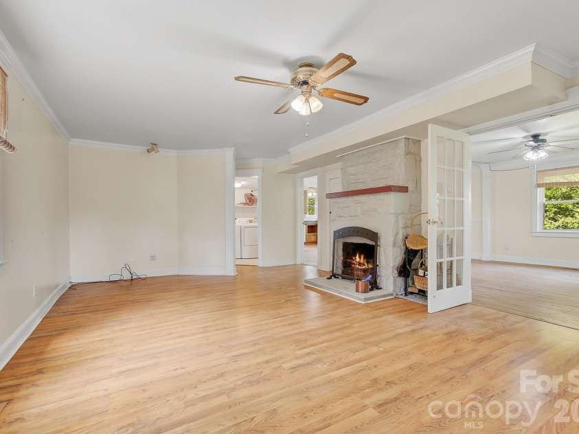 479 St Pauls Road, Hendersonville, NC 28792.  MLS# CAR4378767, YatesRealty ID 20149. 