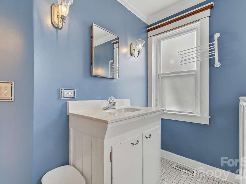 479 St Pauls Road, Hendersonville, NC 28792.  MLS# CAR4378767, YatesRealty ID 20149. 