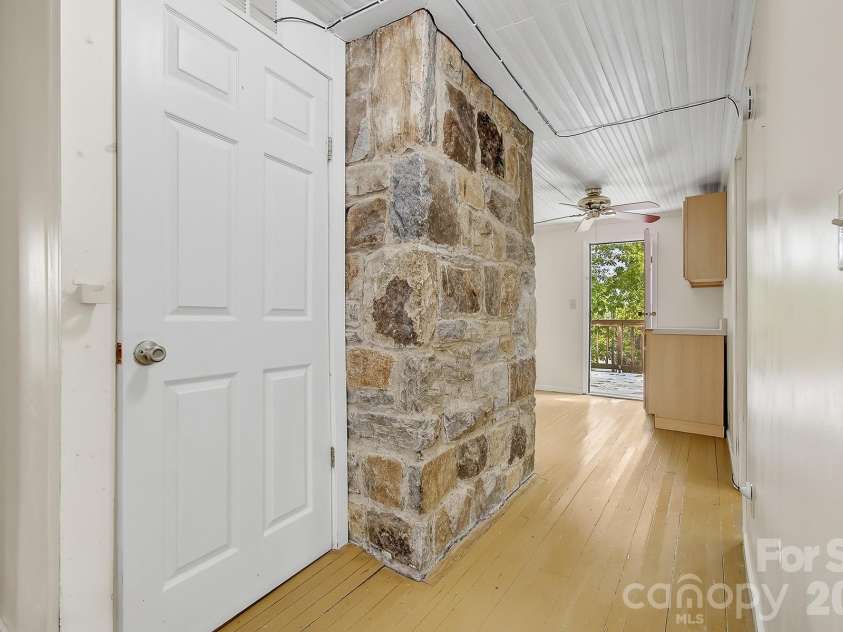 479 St Pauls Road, Hendersonville, NC 28792.  MLS# CAR4378767, YatesRealty ID 20149. 