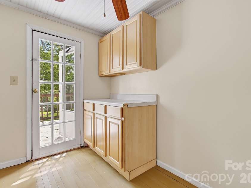 479 St Pauls Road, Hendersonville, NC 28792.  MLS# CAR4378767, YatesRealty ID 20149. 