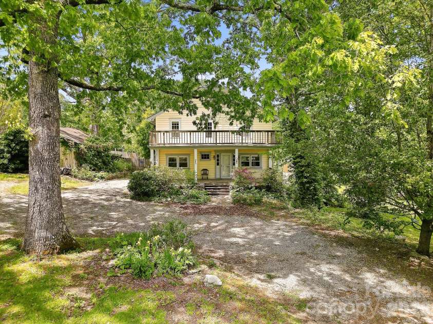 479 St Pauls Road, Hendersonville, NC 28792.  MLS# CAR4378767, YatesRealty ID 20149. 