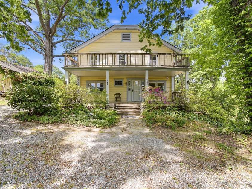 479 St Pauls Road, Hendersonville, NC 28792.  MLS# CAR4378767, YatesRealty ID 20149. 